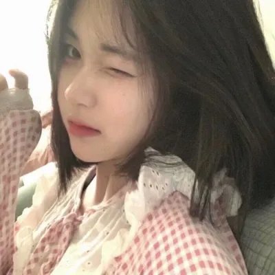 看她轻轻的飞起